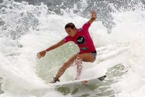 Atlet cantik Berprestasi dalam surfing