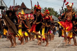 NIAS SUKSES GELAR LOMBA SURFING DALAM ACARA FESTIVAL YA&#039;AHOWU 2016