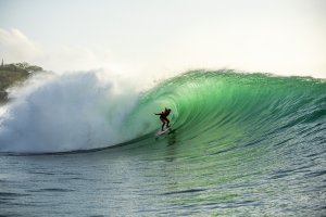 Trials Rip Curl Cup Padang Padang 2024 Dilangsungkan dalam Ombak yang Sempurna