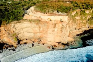 Petisi Menuntut Dilakukannya Penilaian Dampak Lingkungan untuk Pembangunan Tembok di Uluwatu